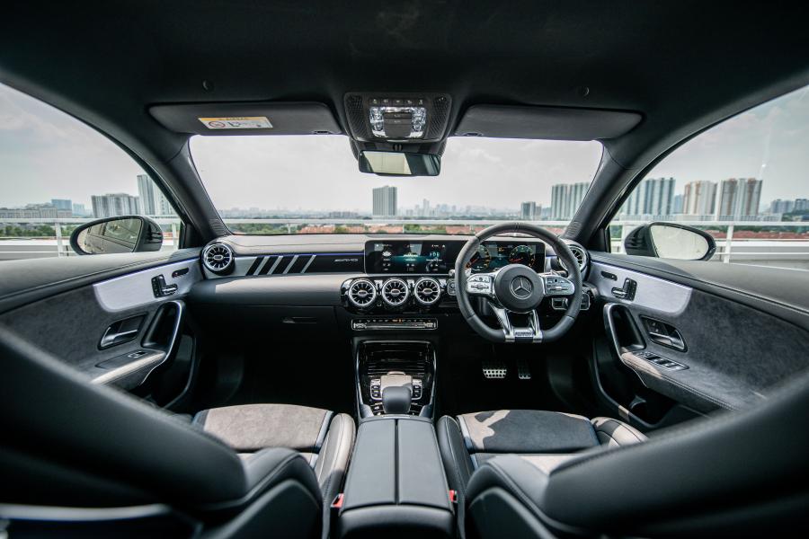 Торпедо Mercedes-AMG A35 4Matic Edition 1 (W177) 2019 года  (JP) (фото 30 из 57)